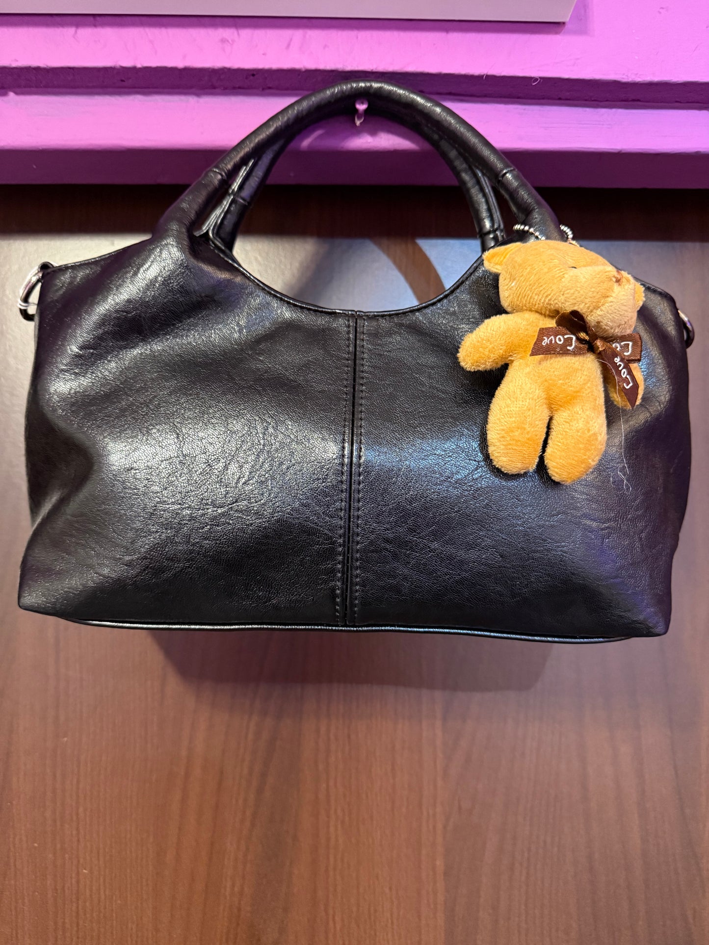 Everyday chic handtas